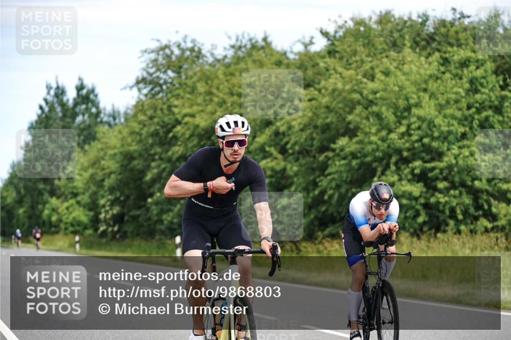 21.06.2026 - Viking Triathlon Michael Burmester http://msf.ph/oto/9868803 21.06.2026 12:25:02 Radfahren 26, 44, 48, 55, 91, 163, 166, 173, 176, 179, 206, 306, 313, 348, 419, 455, 565, 608 meine-sportfotos.de
