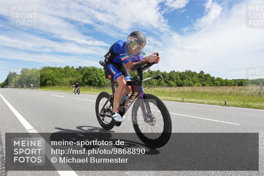 21.06.2026 - Viking Triathlon Michael Burmester http://msf.ph/oto/9868890 21.06.2026 11:52:17 Radfahren 77, 80, 141, 410, 520, 550, 636, 660 meine-sportfotos.de