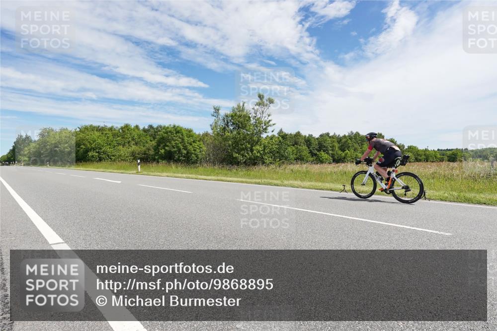 21.06.2026 - Viking Triathlon Michael Burmester http://msf.ph/oto/9868895 21.06.2026 11:52:28 Radfahren 27, 117, 184, 233, 516, 520, 660 meine-sportfotos.de