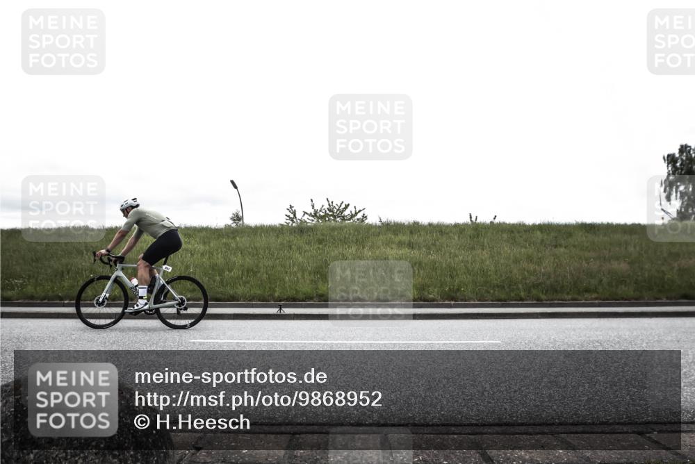 21.06.2026 - 29. Vierlanden-Triathlon H.Heesch http://msf.ph/oto/9868952 21.06.2026 12:28:29 Radfahren 249, 684, 892, 912, 921, 943, 962 meine-sportfotos.de