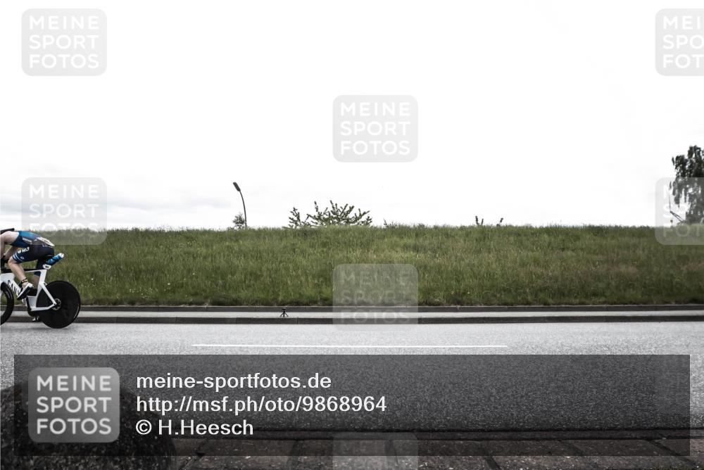 21.06.2026 - 29. Vierlanden-Triathlon H.Heesch http://msf.ph/oto/9868964 21.06.2026 12:28:34 Radfahren 249, 921, 958, 962 meine-sportfotos.de