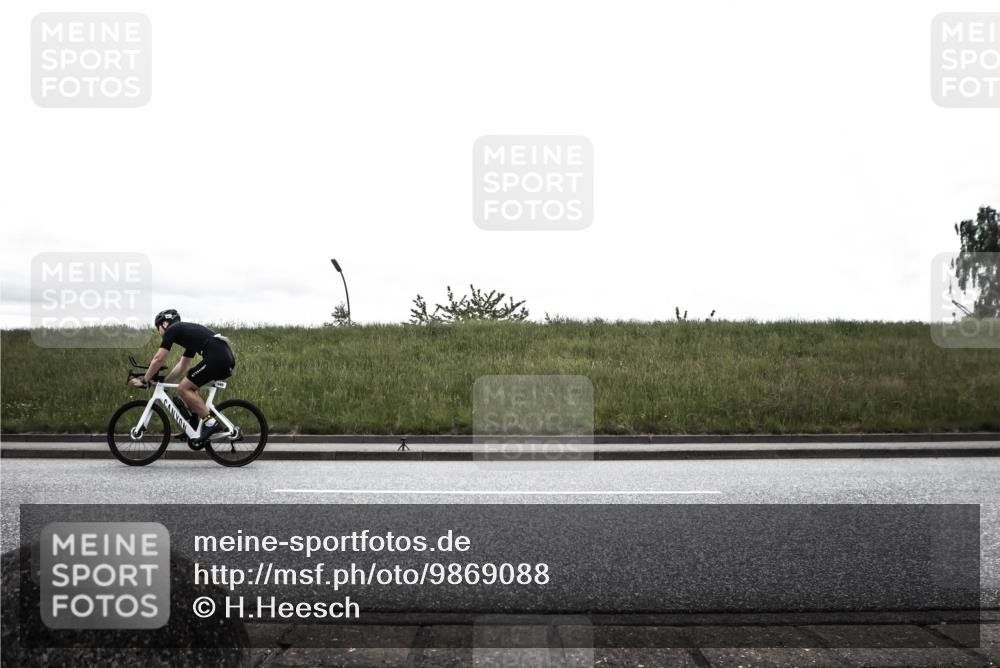 21.06.2026 - 29. Vierlanden-Triathlon H.Heesch http://msf.ph/oto/9869088 21.06.2026 12:29:58 Radfahren 645, 735, 908, 950 meine-sportfotos.de