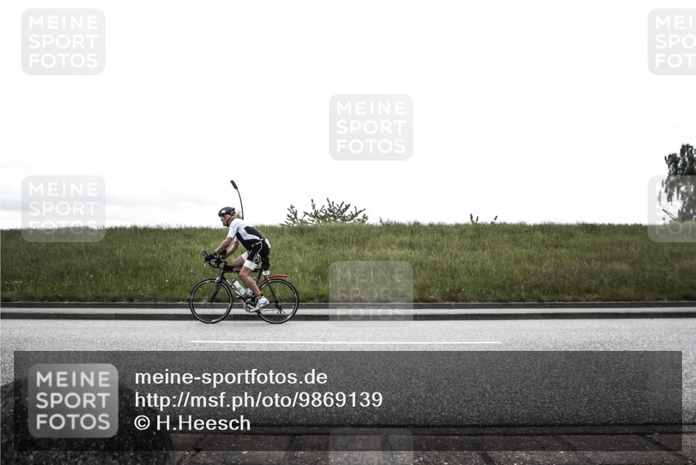 21.06.2026 - 29. Vierlanden-Triathlon H.Heesch http://msf.ph/oto/9869139 21.06.2026 12:30:39 Radfahren 133, 669, 925, 948 meine-sportfotos.de