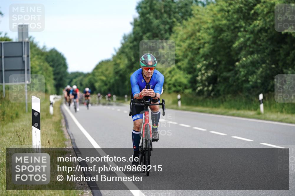 21.06.2026 - Viking Triathlon Michael Burmester http://msf.ph/oto/9869215 21.06.2026 12:27:04 Radfahren 38, 90, 118, 127, 218, 266, 273, 330, 366, 411, 444, 444, 554, 561, 639 meine-sportfotos.de