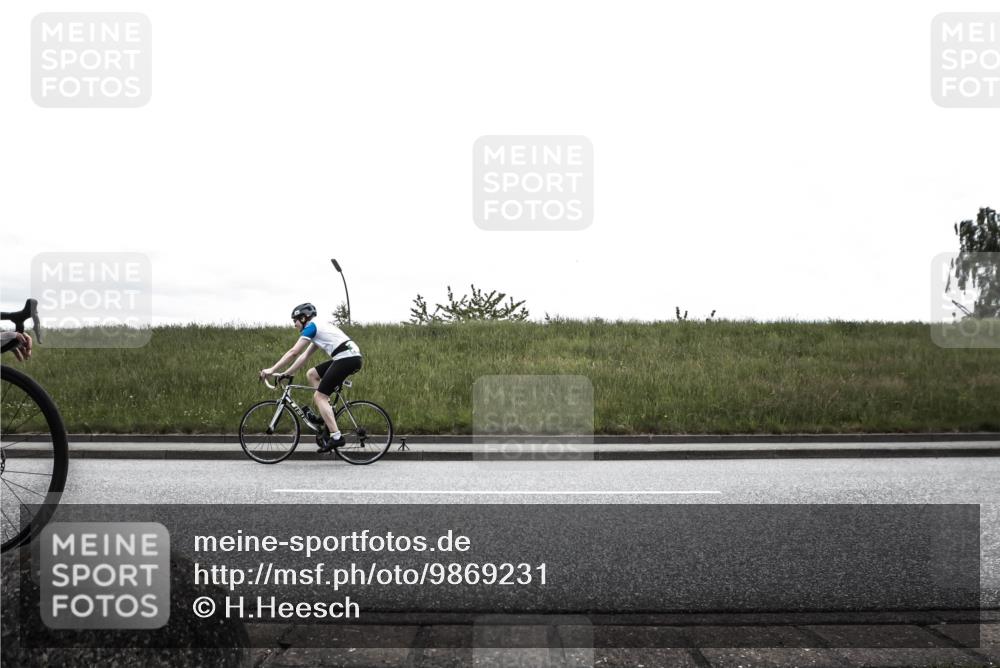 21.06.2026 - 29. Vierlanden-Triathlon H.Heesch http://msf.ph/oto/9869231 21.06.2026 12:32:05 Radfahren 664, 776, 836, 932 meine-sportfotos.de