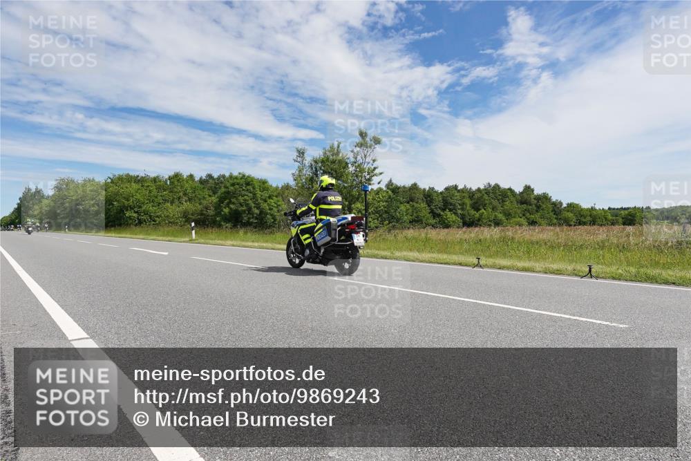 21.06.2026 - Viking Triathlon Michael Burmester http://msf.ph/oto/9869243 21.06.2026 11:58:13 Radfahren 48, 54, 192, 192, 221, 430, 453, 605, 654, 667 meine-sportfotos.de