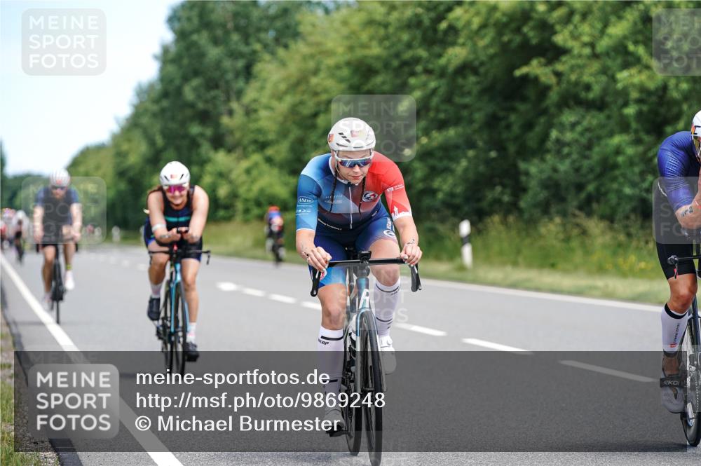 21.06.2026 - Viking Triathlon Michael Burmester http://msf.ph/oto/9869248 21.06.2026 12:27:13 Radfahren 38, 218, 266, 273, 366, 444, 444, 490, 554, 639 meine-sportfotos.de
