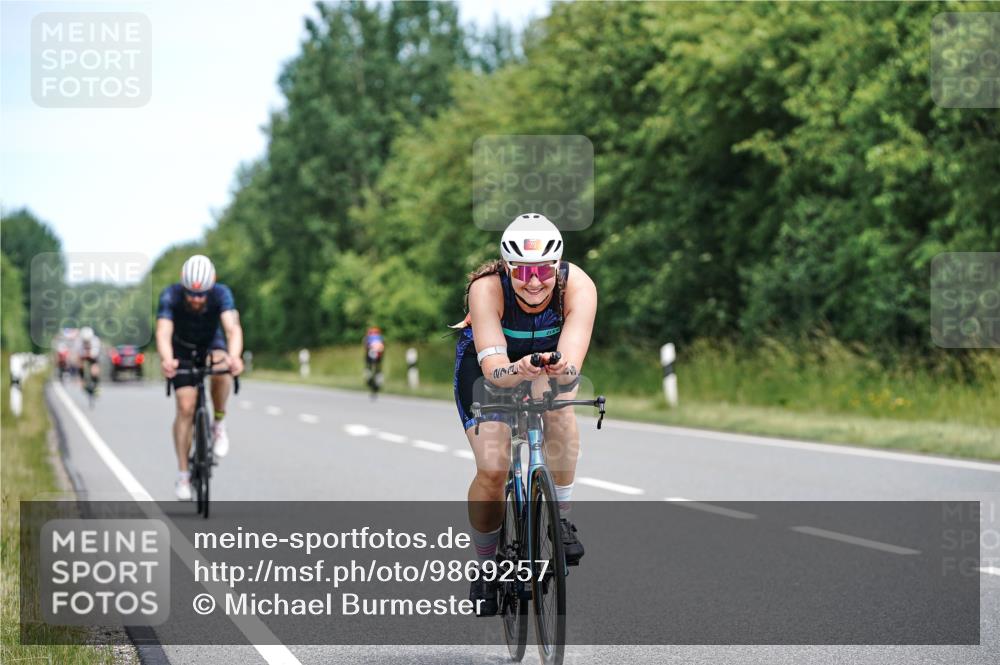 21.06.2026 - Viking Triathlon Michael Burmester http://msf.ph/oto/9869257 21.06.2026 12:27:14 Radfahren 38, 218, 266, 273, 444, 444, 490, 554, 639 meine-sportfotos.de