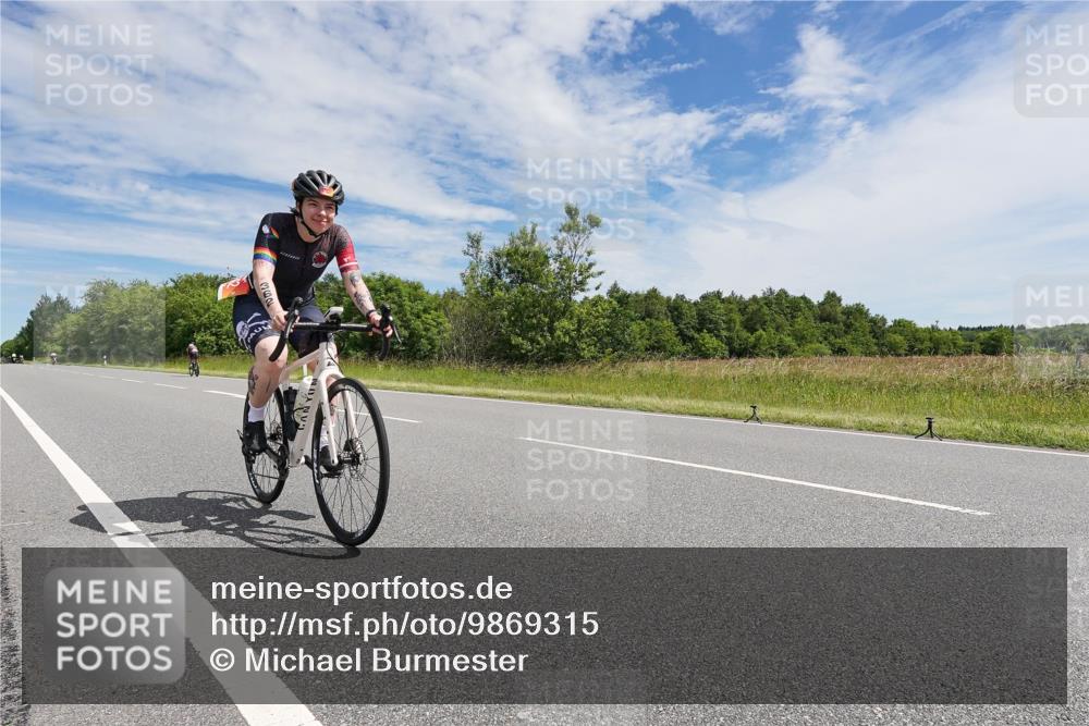 21.06.2026 - Viking Triathlon Michael Burmester http://msf.ph/oto/9869315 21.06.2026 11:58:54 Radfahren 31, 105, 139, 230, 230, 310, 330, 358, 362, 371, 375, 551, 635, 635, 638 meine-sportfotos.de