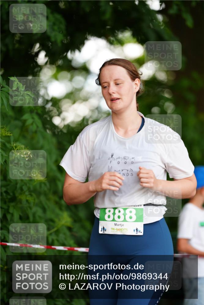 21.06.2026 - 29. Vierlanden-Triathlon LAZAROV Photography http://msf.ph/oto/9869344 21.06.2026 13:44:39 Laufen 412, 888 meine-sportfotos.de