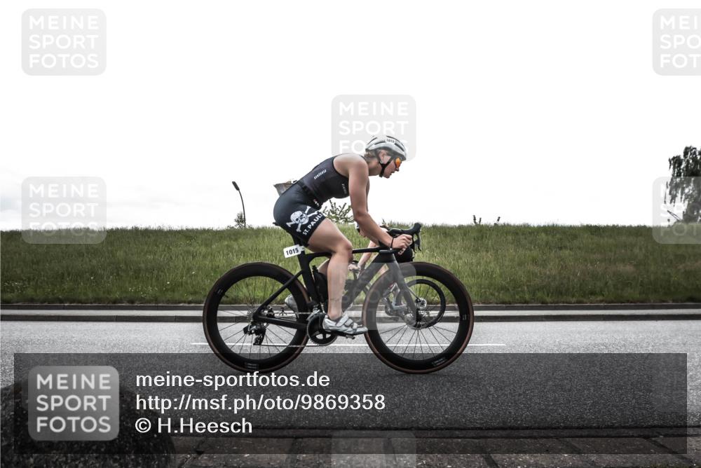 21.06.2026 - 29. Vierlanden-Triathlon H.Heesch http://msf.ph/oto/9869358 21.06.2026 12:34:05 Radfahren 804, 879, 929, 1002, 1006, 1015 meine-sportfotos.de