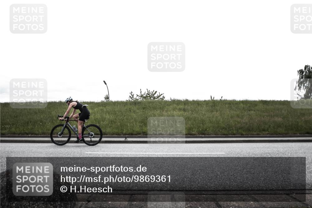 21.06.2026 - 29. Vierlanden-Triathlon H.Heesch http://msf.ph/oto/9869361 21.06.2026 12:34:05 Radfahren 804, 879, 929, 1002, 1006, 1015 meine-sportfotos.de