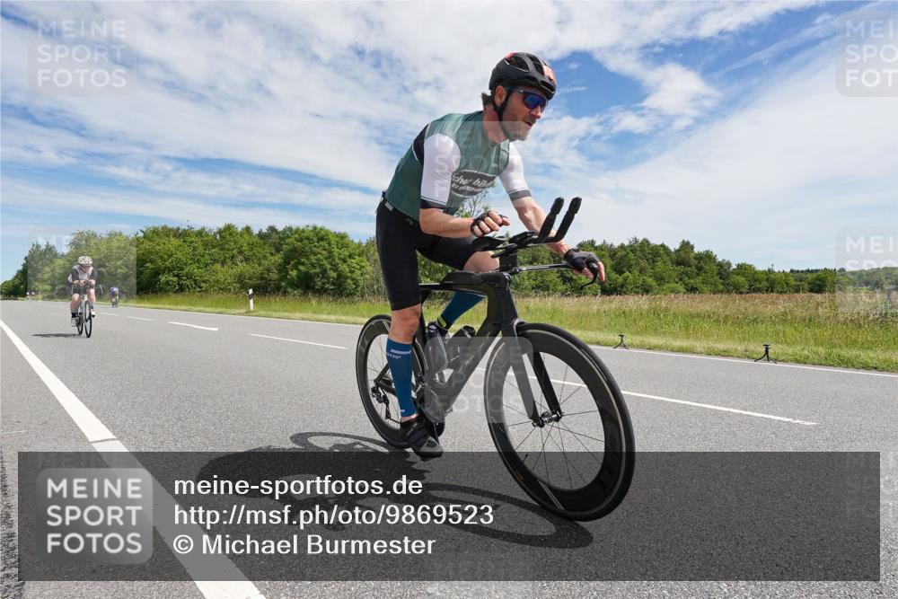 21.06.2026 - Viking Triathlon Michael Burmester http://msf.ph/oto/9869523 21.06.2026 12:01:43 Radfahren 13, 171, 196, 206, 322, 540, 648 meine-sportfotos.de