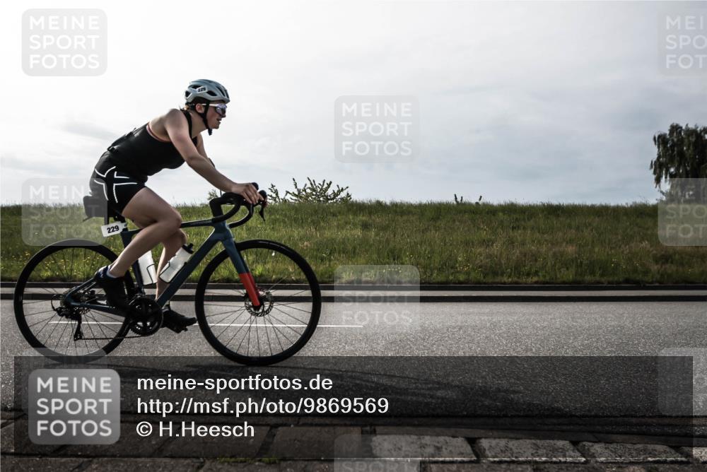 21.06.2026 - 29. Vierlanden-Triathlon H.Heesch http://msf.ph/oto/9869569 21.06.2026 09:09:58 Radfahren 229, 231, 240 meine-sportfotos.de