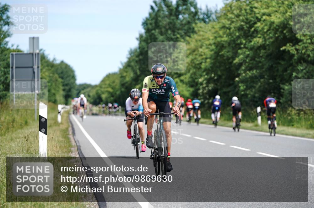 21.06.2026 - Viking Triathlon Michael Burmester http://msf.ph/oto/9869630 21.06.2026 12:30:05 Radfahren 99, 168, 220, 261, 314, 355, 463, 529, 613, 631, 631 meine-sportfotos.de