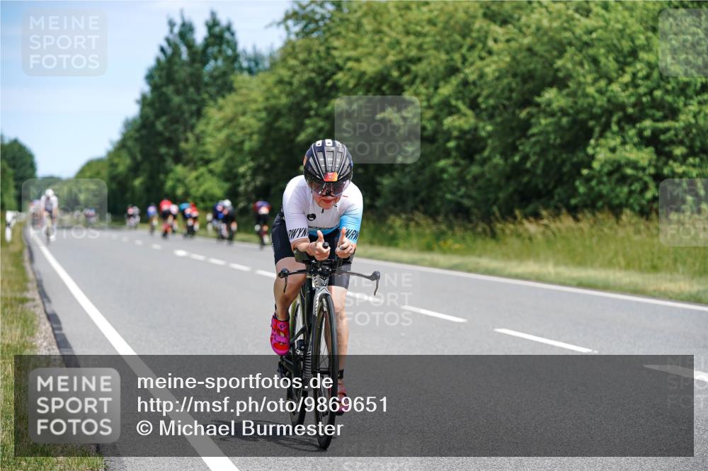 21.06.2026 - Viking Triathlon Michael Burmester http://msf.ph/oto/9869651 21.06.2026 12:30:06 Radfahren 99, 168, 220, 261, 314, 355, 463, 529, 613, 631, 631 meine-sportfotos.de