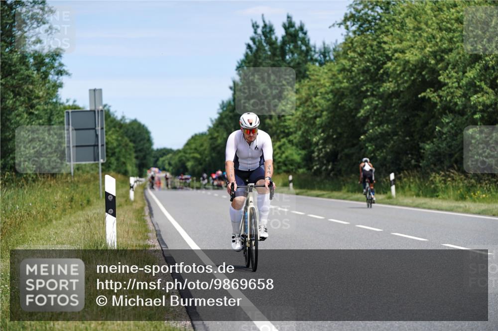 21.06.2026 - Viking Triathlon Michael Burmester http://msf.ph/oto/9869658 21.06.2026 12:30:14 Radfahren 99, 220, 255, 261, 286, 314, 355, 376, 422, 500, 613, 631, 631 meine-sportfotos.de