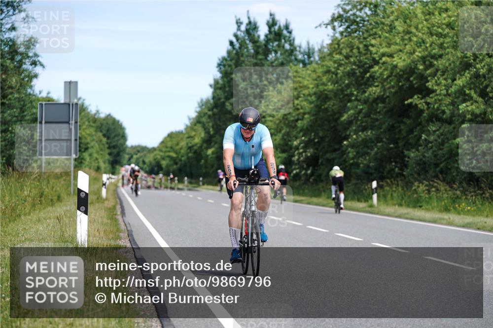 21.06.2026 - Viking Triathlon Michael Burmester http://msf.ph/oto/9869796 21.06.2026 12:30:55 Radfahren 34, 45, 107, 111, 113, 125, 151, 175, 188, 199, 241, 252, 296, 327, 340, 383, 445, 485, 553, 567, 574, 578, 663 meine-sportfotos.de