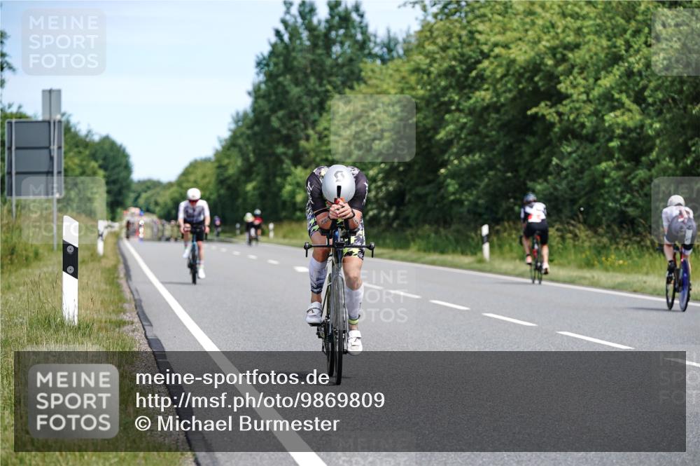 21.06.2026 - Viking Triathlon Michael Burmester http://msf.ph/oto/9869809 21.06.2026 12:31:02 Radfahren 34, 45, 107, 125, 151, 175, 188, 199, 241, 252, 296, 327, 340, 383, 414, 445, 485, 553, 567, 574, 578, 663 meine-sportfotos.de