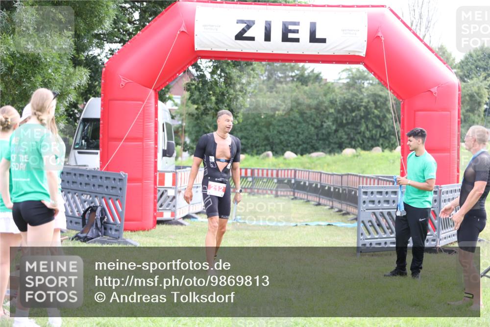 21.06.2026 - 29. Vierlanden-Triathlon Andreas Tolksdorf http://msf.ph/oto/9869813 21.06.2026 10:46:06 Ziel  meine-sportfotos.de