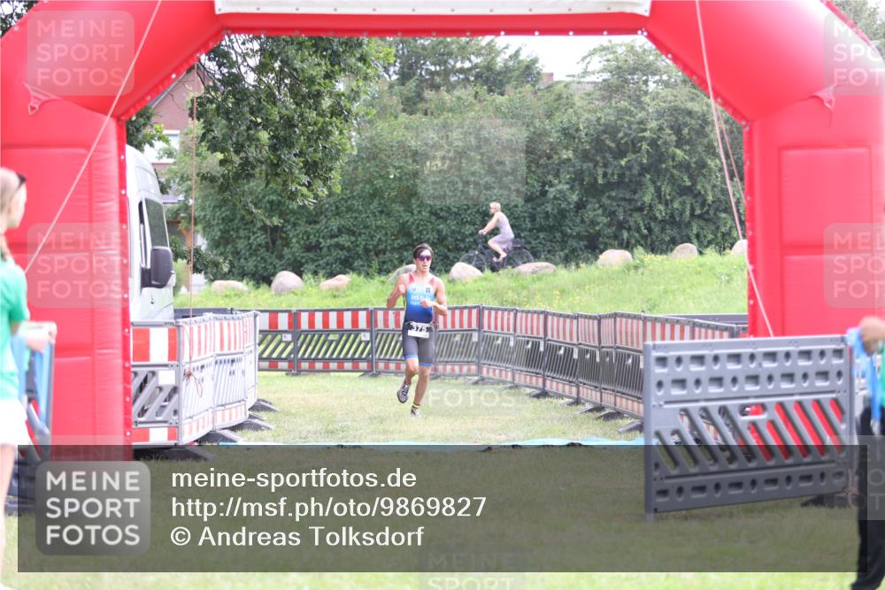 21.06.2026 - 29. Vierlanden-Triathlon Andreas Tolksdorf http://msf.ph/oto/9869827 21.06.2026 10:48:56 Ziel  meine-sportfotos.de