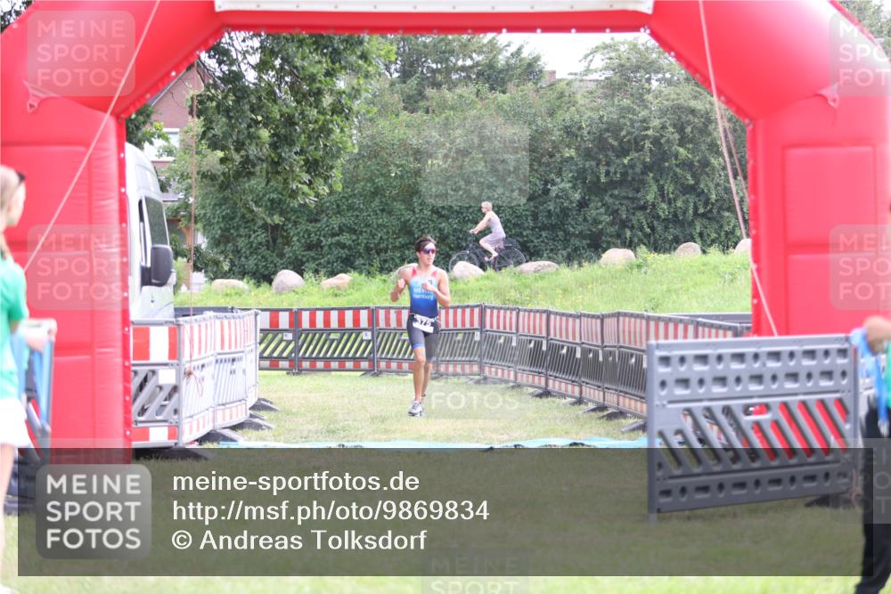 21.06.2026 - 29. Vierlanden-Triathlon Andreas Tolksdorf http://msf.ph/oto/9869834 21.06.2026 10:48:56 Ziel  meine-sportfotos.de