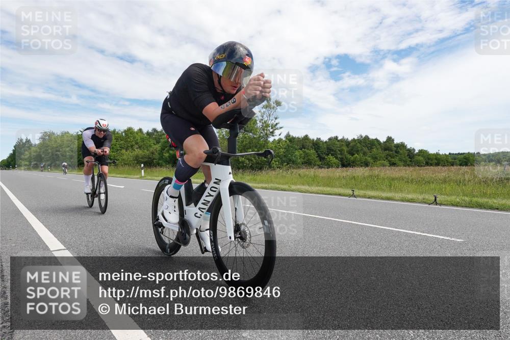 21.06.2026 - Viking Triathlon Michael Burmester http://msf.ph/oto/9869846 21.06.2026 12:05:39 Radfahren 16, 41, 53, 56, 86, 94, 132, 136, 165, 198, 219, 256, 289, 304, 364, 382, 407, 429, 442, 456, 546, 634, 668, 670 meine-sportfotos.de