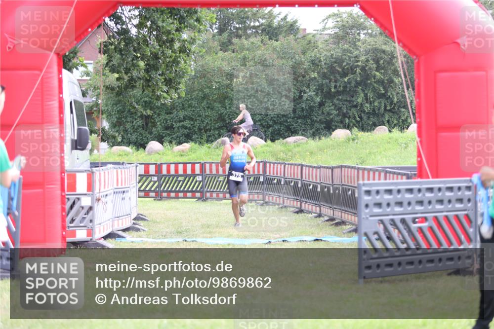 21.06.2026 - 29. Vierlanden-Triathlon Andreas Tolksdorf http://msf.ph/oto/9869862 21.06.2026 10:48:56 Ziel  meine-sportfotos.de