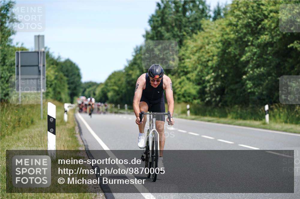 21.06.2026 - Viking Triathlon Michael Burmester http://msf.ph/oto/9870005 21.06.2026 12:32:24 Radfahren 301, 303, 331, 393, 462, 482, 513, 532, 532, 559, 601, 641, 659 meine-sportfotos.de