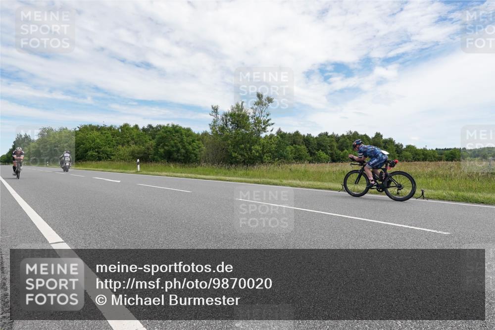 21.06.2026 - Viking Triathlon Michael Burmester http://msf.ph/oto/9870020 21.06.2026 12:07:31 Radfahren 44, 97, 118, 163, 226, 245, 267, 387, 419, 562, 562 meine-sportfotos.de