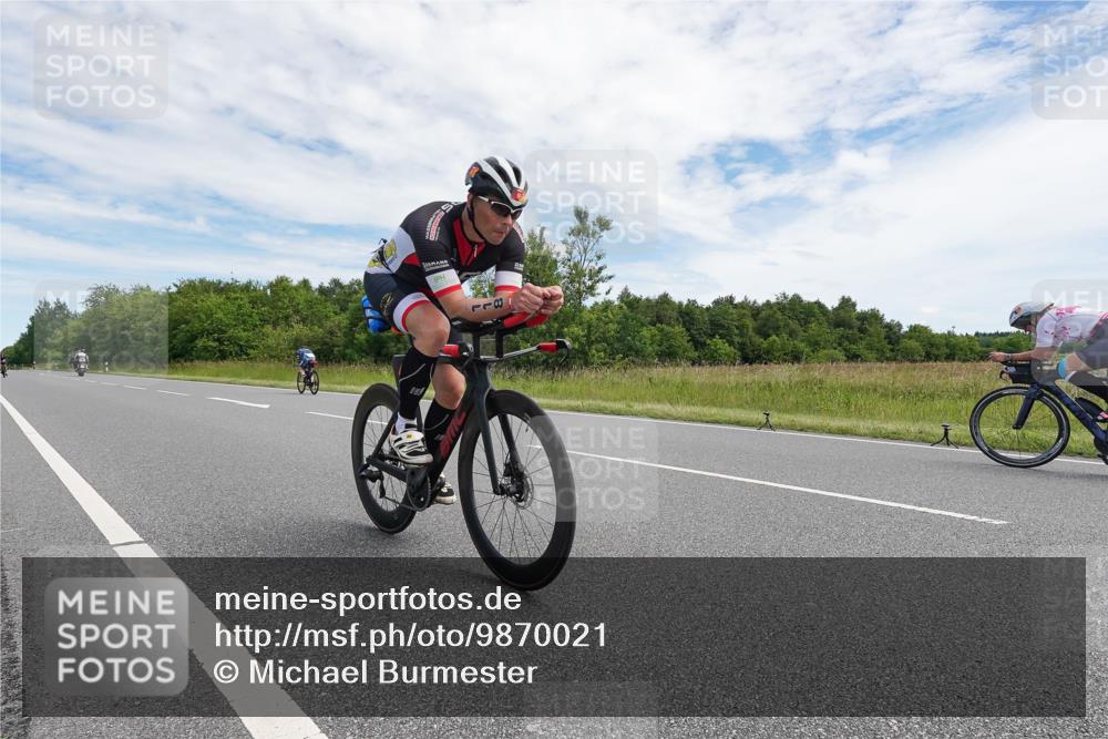 21.06.2026 - Viking Triathlon Michael Burmester http://msf.ph/oto/9870021 21.06.2026 12:07:33 Radfahren 44, 90, 97, 118, 163, 226, 245, 245, 387, 562, 562 meine-sportfotos.de