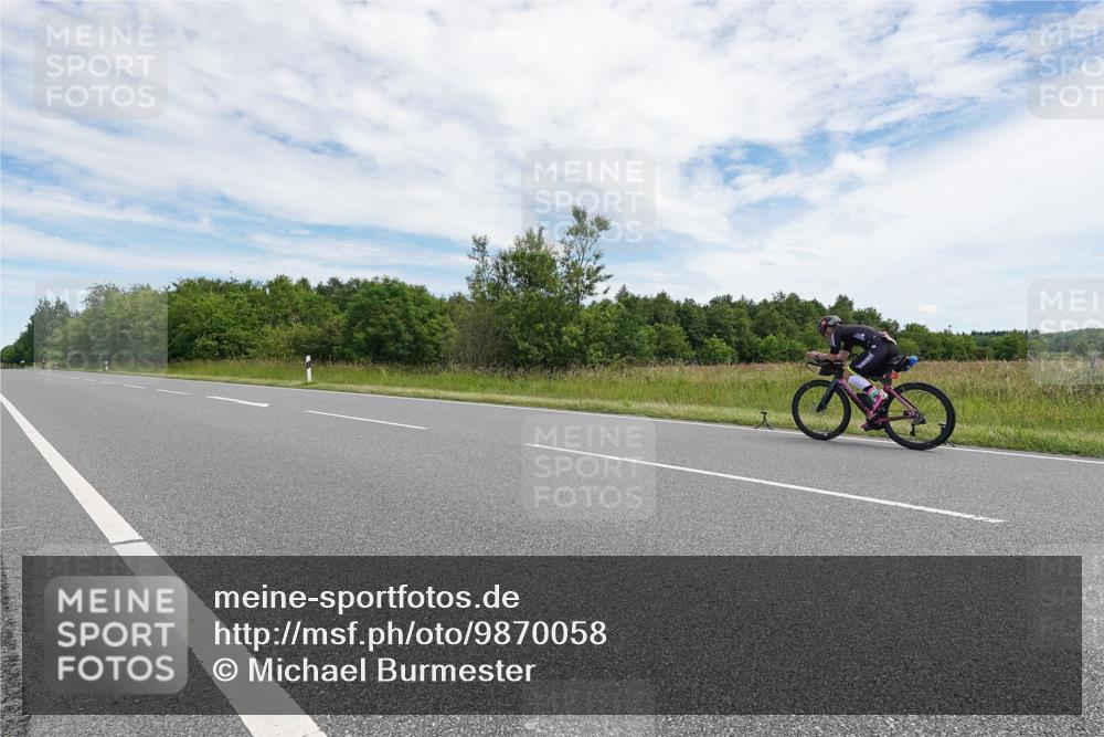 21.06.2026 - Viking Triathlon Michael Burmester http://msf.ph/oto/9870058 21.06.2026 12:07:51 Radfahren 90, 211, 245, 269, 335, 422, 545, 621, 622 meine-sportfotos.de