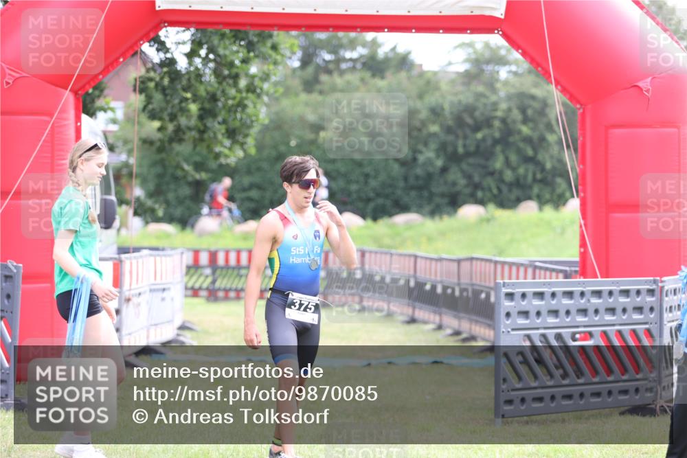21.06.2026 - 29. Vierlanden-Triathlon Andreas Tolksdorf http://msf.ph/oto/9870085 21.06.2026 10:49:03 Ziel  meine-sportfotos.de