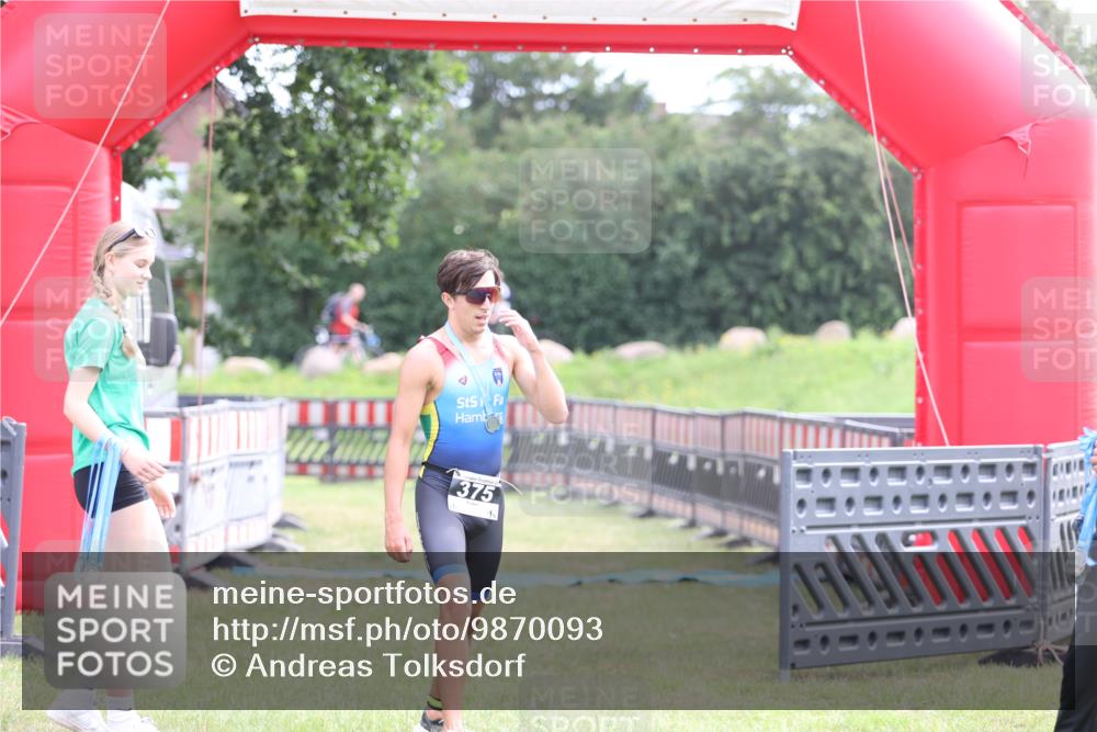 21.06.2026 - 29. Vierlanden-Triathlon Andreas Tolksdorf http://msf.ph/oto/9870093 21.06.2026 10:49:03 Ziel  meine-sportfotos.de
