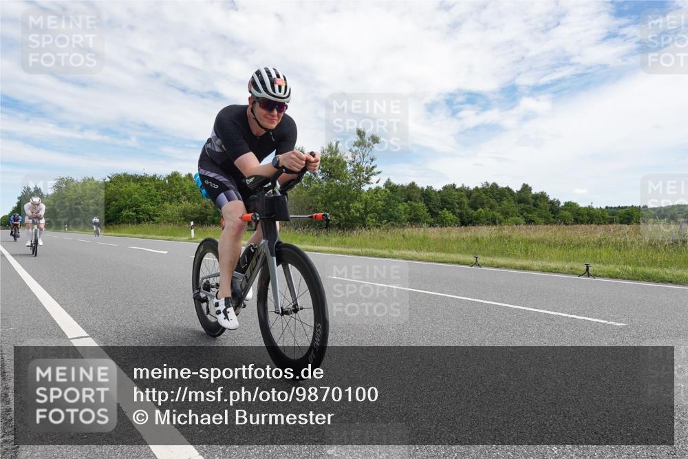 21.06.2026 - Viking Triathlon Michael Burmester http://msf.ph/oto/9870100 21.06.2026 12:08:20 Radfahren 37, 138, 295, 305, 410, 411, 490, 622, 652 meine-sportfotos.de
