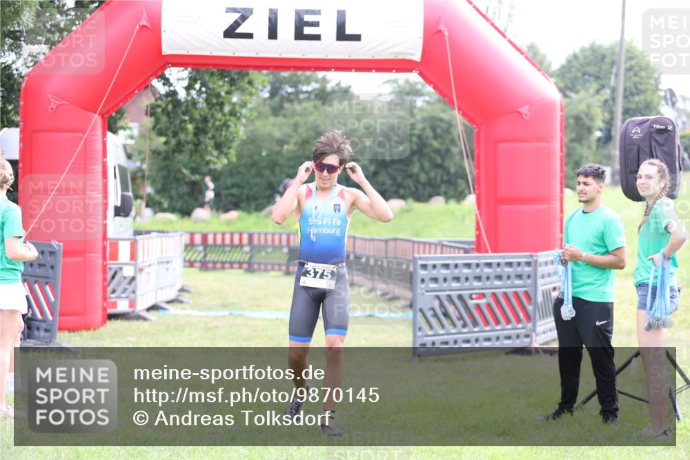 21.06.2026 - 29. Vierlanden-Triathlon Andreas Tolksdorf http://msf.ph/oto/9870145 21.06.2026 10:49:04 Ziel  meine-sportfotos.de