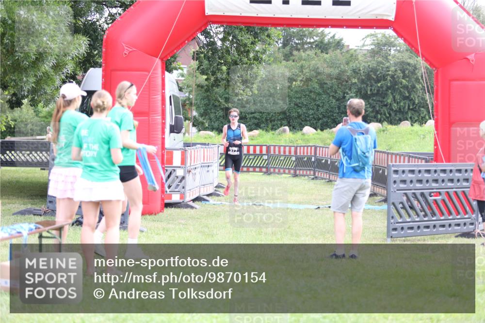21.06.2026 - 29. Vierlanden-Triathlon Andreas Tolksdorf http://msf.ph/oto/9870154 21.06.2026 10:49:52 Ziel 335, 335 meine-sportfotos.de