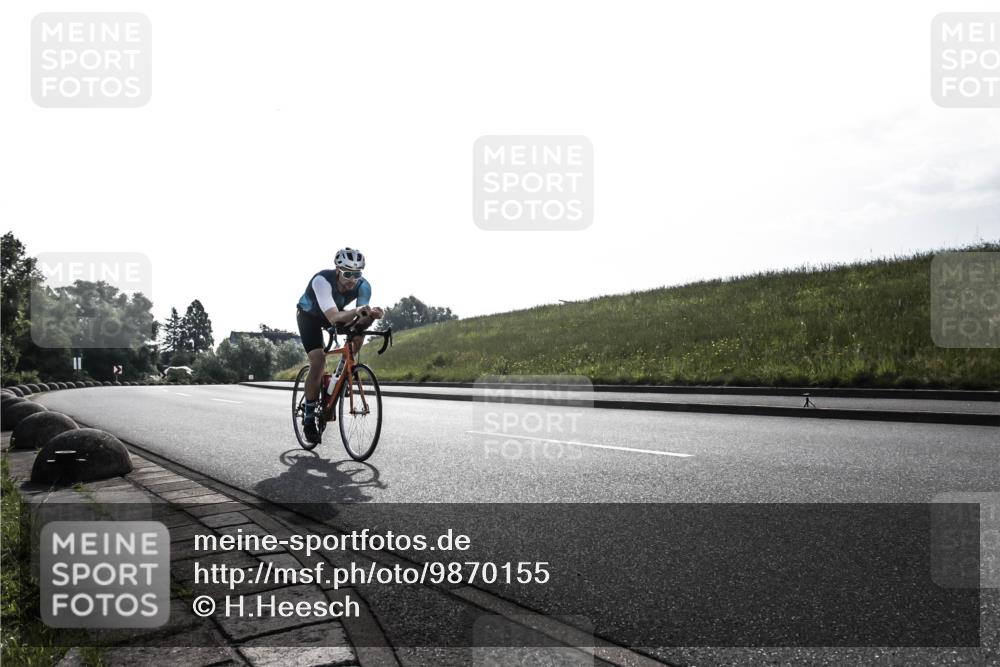 21.06.2026 - 29. Vierlanden-Triathlon H.Heesch http://msf.ph/oto/9870155 21.06.2026 09:04:51 Radfahren 70, 81, 98 meine-sportfotos.de