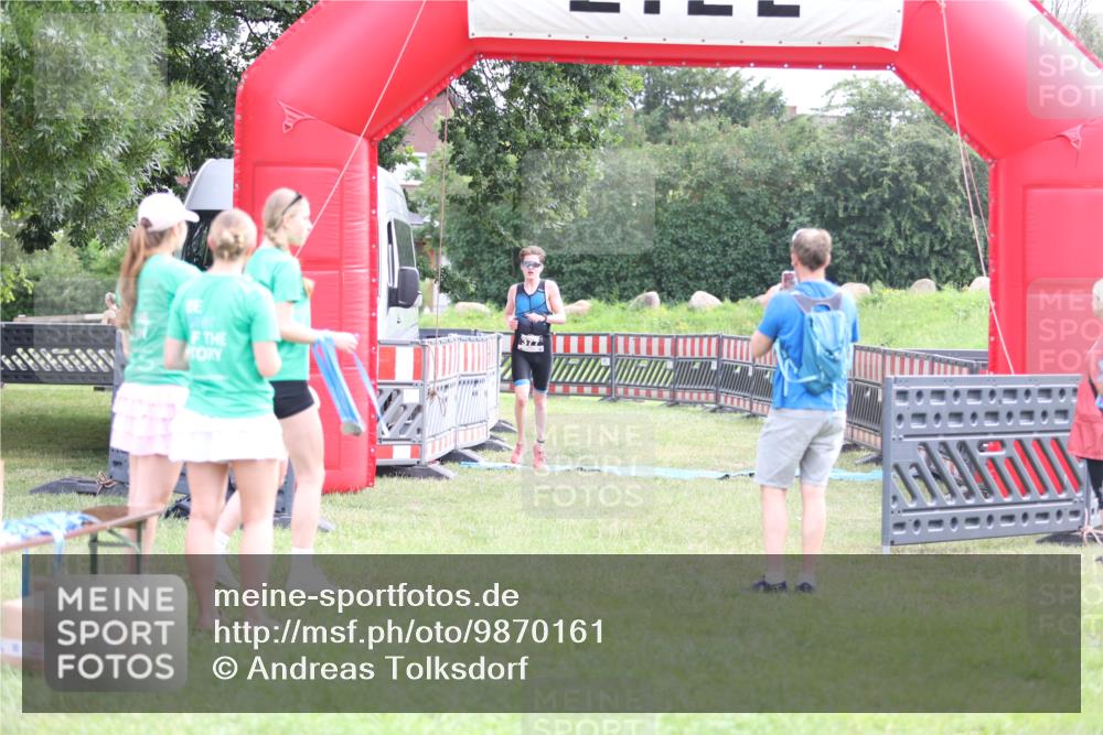 21.06.2026 - 29. Vierlanden-Triathlon Andreas Tolksdorf http://msf.ph/oto/9870161 21.06.2026 10:49:52 Ziel 335, 335 meine-sportfotos.de