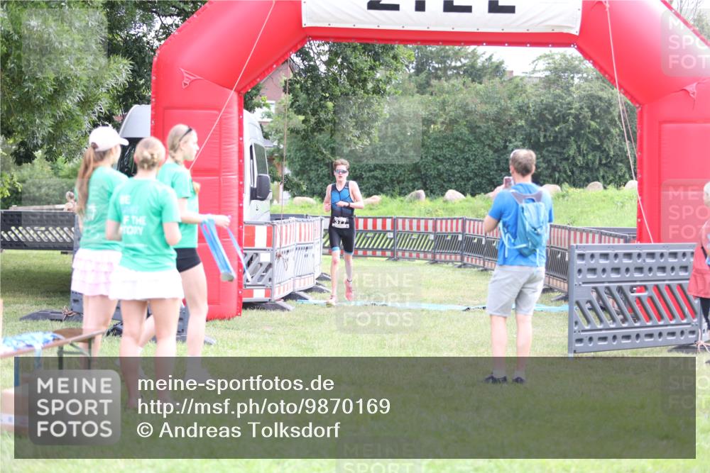 21.06.2026 - 29. Vierlanden-Triathlon Andreas Tolksdorf http://msf.ph/oto/9870169 21.06.2026 10:49:52 Ziel 335, 335 meine-sportfotos.de