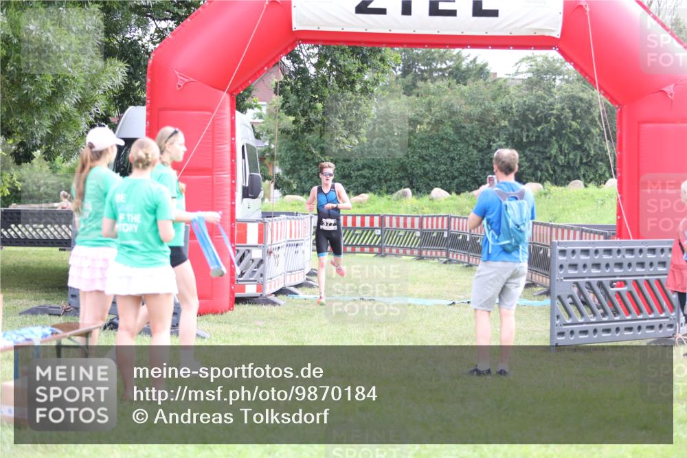 21.06.2026 - 29. Vierlanden-Triathlon Andreas Tolksdorf http://msf.ph/oto/9870184 21.06.2026 10:49:52 Ziel 335, 335 meine-sportfotos.de