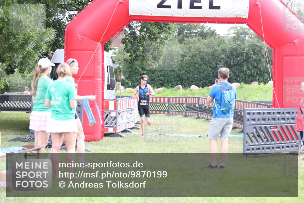 21.06.2026 - 29. Vierlanden-Triathlon Andreas Tolksdorf http://msf.ph/oto/9870199 21.06.2026 10:49:52 Ziel 335, 335 meine-sportfotos.de