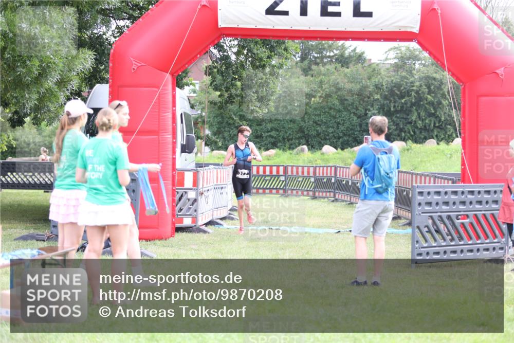 21.06.2026 - 29. Vierlanden-Triathlon Andreas Tolksdorf http://msf.ph/oto/9870208 21.06.2026 10:49:52 Ziel 335, 335 meine-sportfotos.de