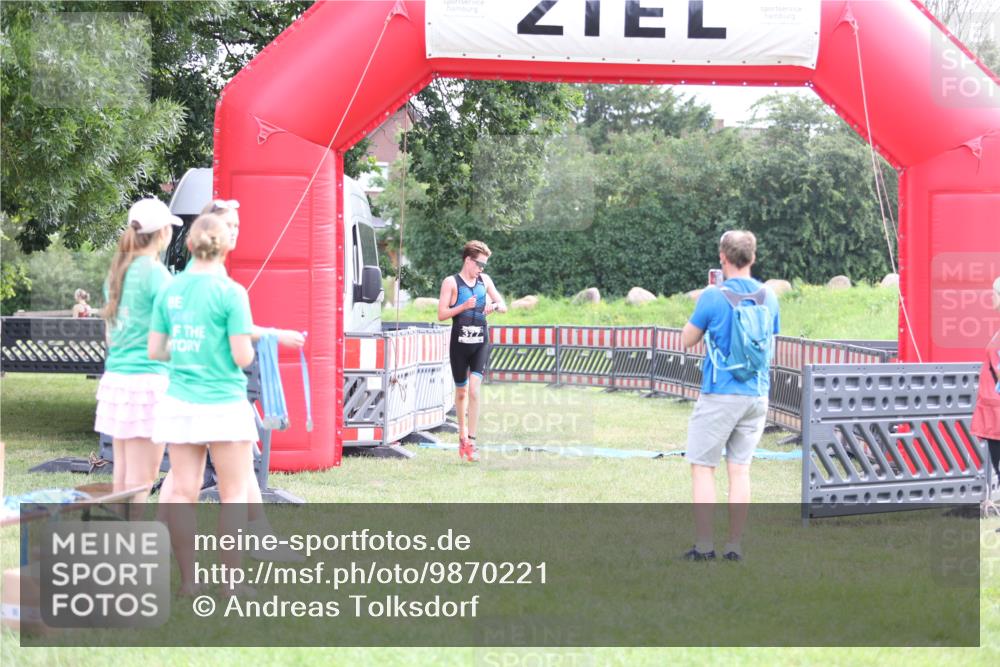 21.06.2026 - 29. Vierlanden-Triathlon Andreas Tolksdorf http://msf.ph/oto/9870221 21.06.2026 10:49:52 Ziel 335, 335 meine-sportfotos.de