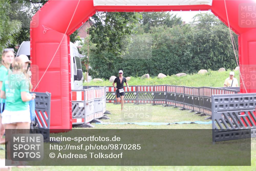 21.06.2026 - 29. Vierlanden-Triathlon Andreas Tolksdorf http://msf.ph/oto/9870285 21.06.2026 10:51:41 Ziel 311, 311 meine-sportfotos.de