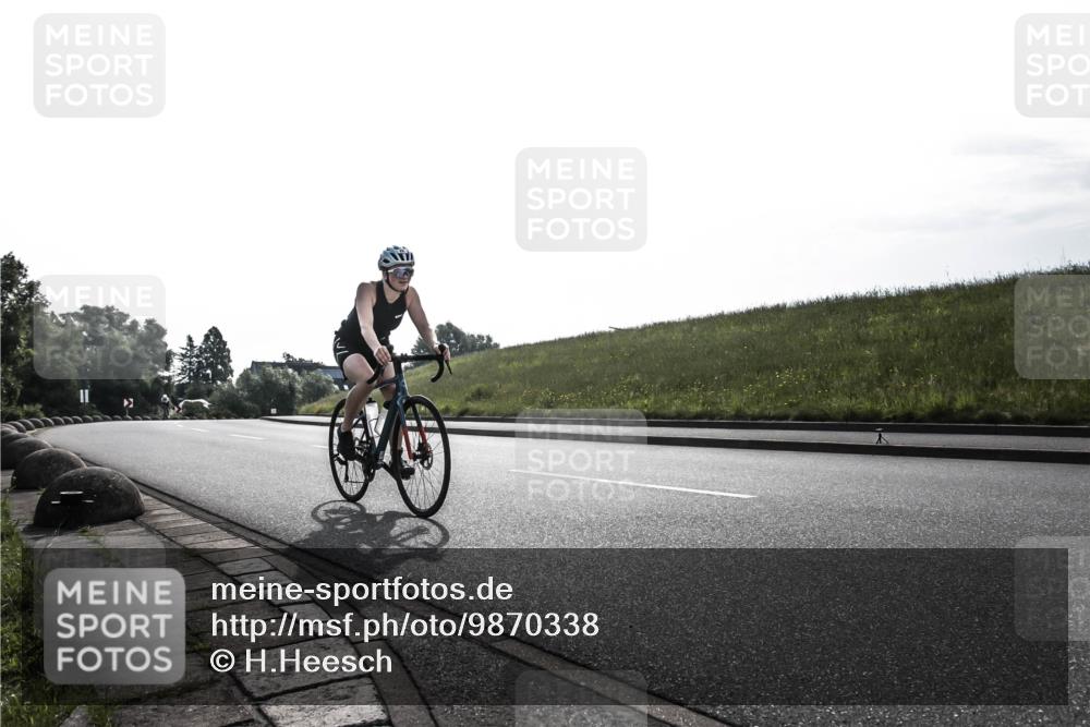 21.06.2026 - 29. Vierlanden-Triathlon H.Heesch http://msf.ph/oto/9870338 21.06.2026 09:09:58 Radfahren 229 meine-sportfotos.de