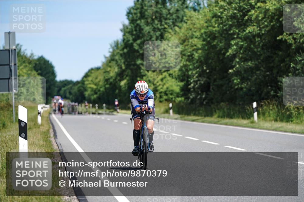 21.06.2026 - Viking Triathlon Michael Burmester http://msf.ph/oto/9870379 21.06.2026 12:33:58 Radfahren 56, 224, 224, 282, 351, 493, 495, 541, 652 meine-sportfotos.de