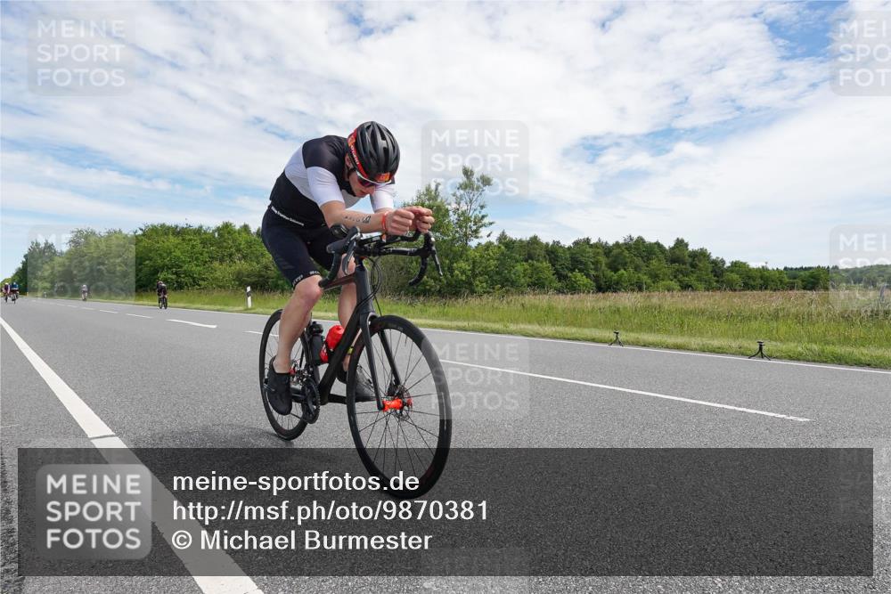 21.06.2026 - Viking Triathlon Michael Burmester http://msf.ph/oto/9870381 21.06.2026 12:10:58 Radfahren 95, 199, 227, 244, 250, 250, 265, 392, 433, 459, 526, 557, 560, 619 meine-sportfotos.de