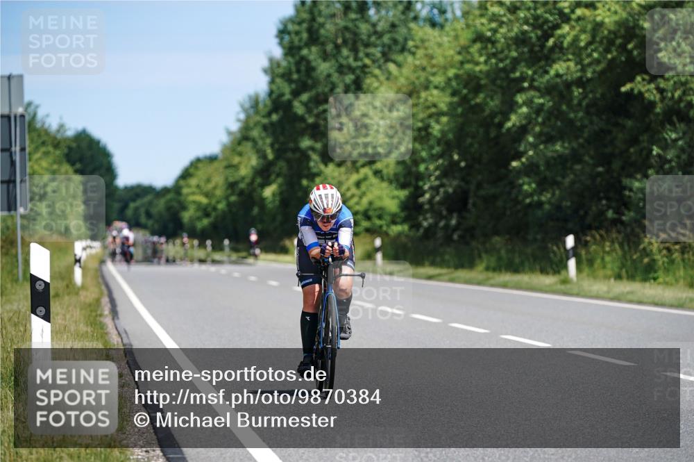 21.06.2026 - Viking Triathlon Michael Burmester http://msf.ph/oto/9870384 21.06.2026 12:33:58 Radfahren 56, 224, 224, 282, 351, 493, 495, 541, 652 meine-sportfotos.de