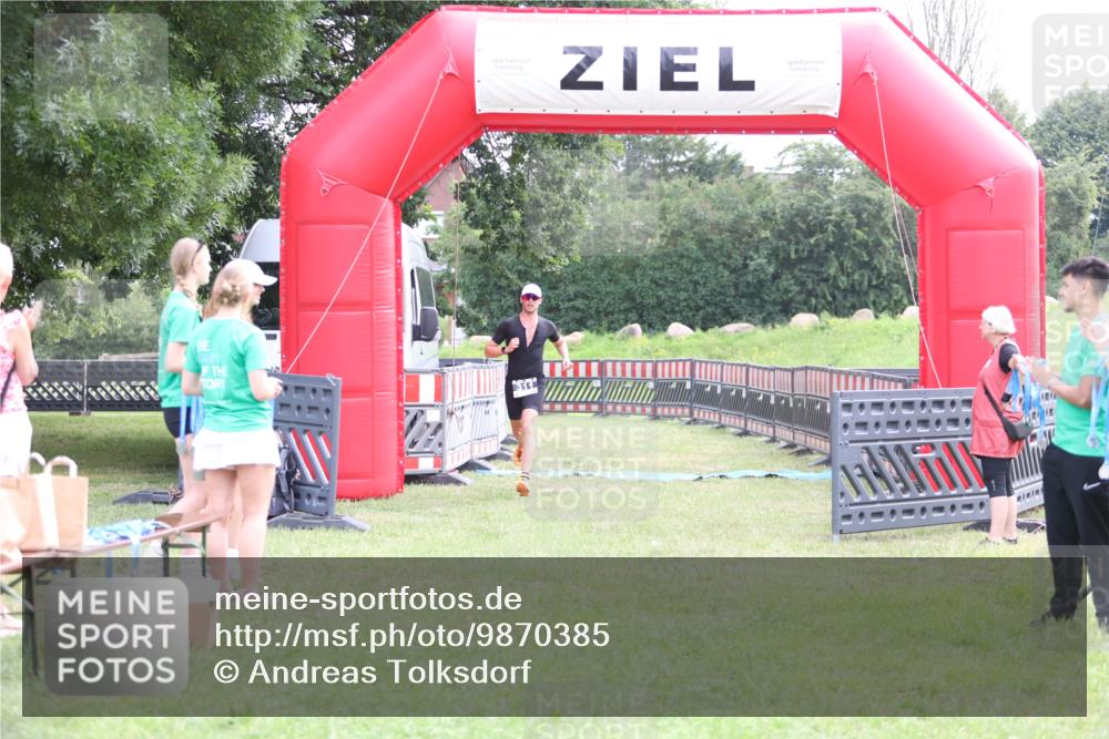 21.06.2026 - 29. Vierlanden-Triathlon Andreas Tolksdorf http://msf.ph/oto/9870385 21.06.2026 10:51:43 Ziel 311, 311 meine-sportfotos.de
